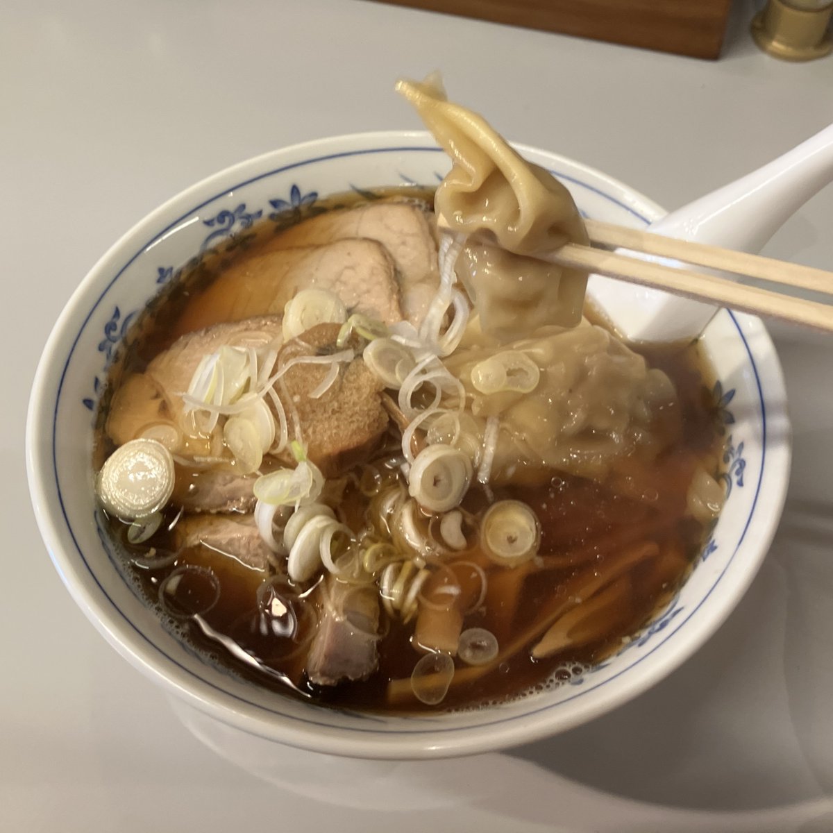 kirin005's tweet photo. かつて、#津軽ラーメン と言うジャンルがありまして、まぁ普通に言う、透き通る上品な魚出汁の広く津軽地方に分布していたラーメンの事です。ただし #青森市 のラーメンとは違います。#森田 #中華そばだいき屋 https://t.co/m1j0BbYURX