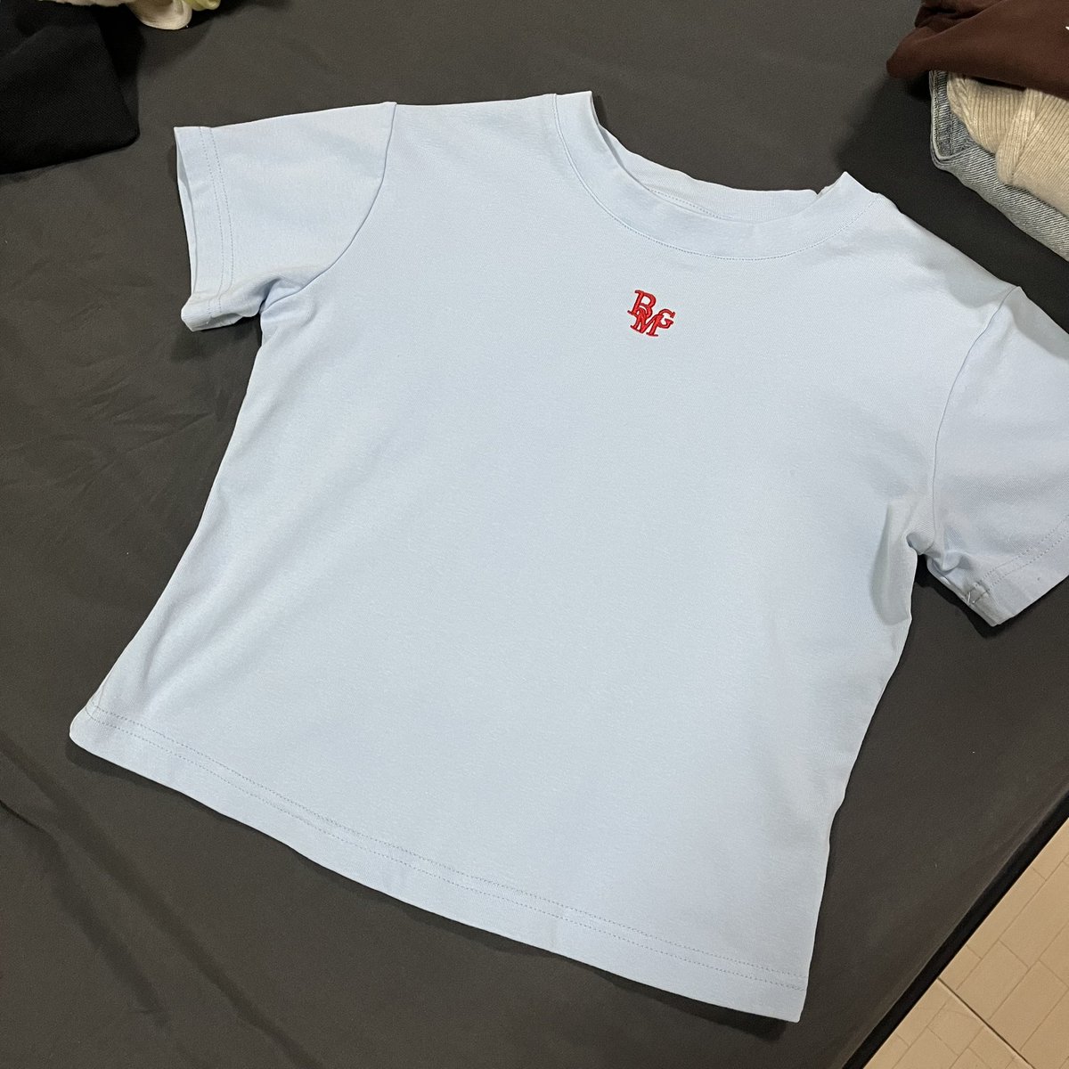 ส่งต่อเสื้อผ้ามือสองของเค้าเอง tweet media