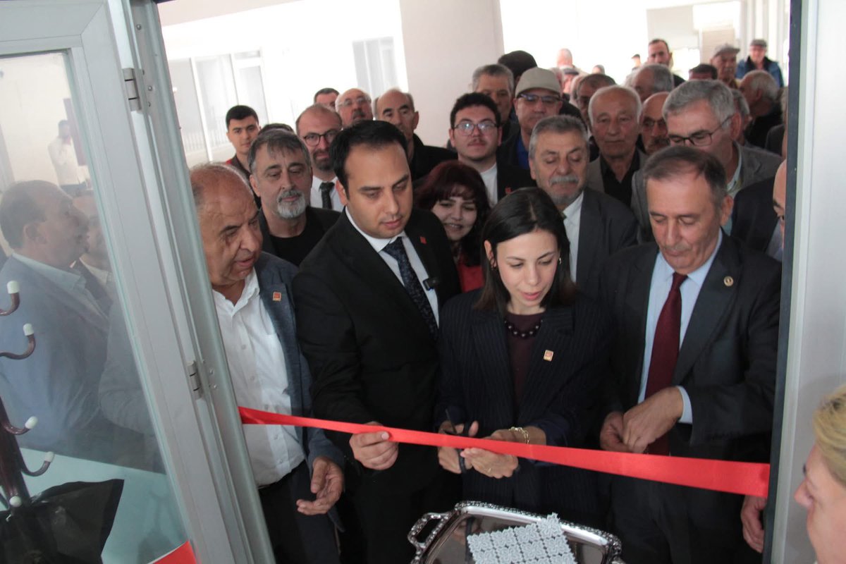 mgayretlichp's tweet photo. Sarayönü İlçe Başkanlığımızın açılışını gerçekleştirdik.Emeği geçen herkese teşekkür ediyor,aydınlık yarınlara ışık tutmasını diliyorum.
İl Başk Sn Nejat Türktaş,PM Üyemiz E.Leyla Gümüş,Antalya MV.Mustafa Erdem, İlçe Başkanlarım yöneticilerimizle esnaf ziyaretleri gerçekleştirdik https://t.co/zutXax4ltN
