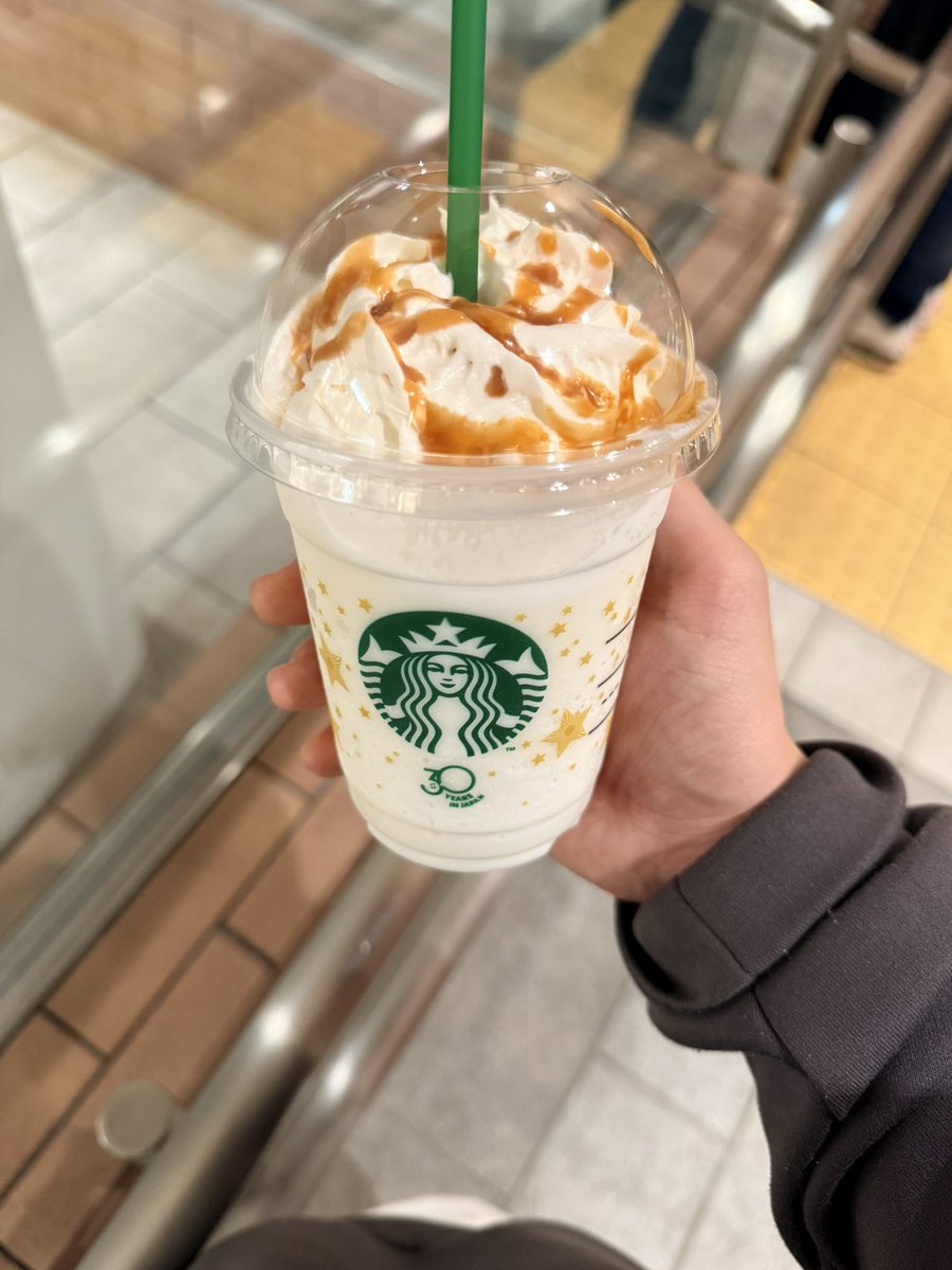 maple31415's tweet photo. さすがにフラペチーノ https://t.co/nLoh8041mB