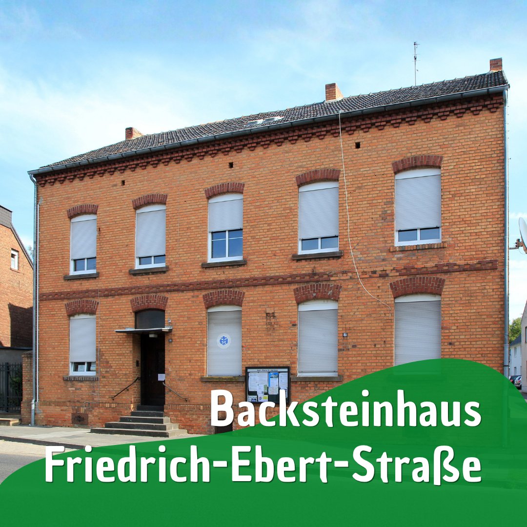 erftstadtwiki's tweet photo. Das Backsteinhaus in Kierdorf diente zunächst als Kaplanei für die örtliche Kirche und beherbergte von 1918 bis 1982 daraufhin das Kloster St. Josef.

📷 HOWI - Horsch, Willy - CC BY 3.0
#erftstadt #kierdorf #baudenkmal #denkmalschutz https://t.co/gpDuL1wViK