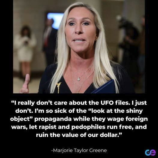 "Proprio  non mi interessano i file UFO. Proprio no. Sono stufa della propaganda  "guarda l'oggetto che brilla". mentre fanno guerra all'estero, lasciano  liberi stupratori e pedofili e mandano in rovina il valore del nostro  dollaro"👏🤗😉