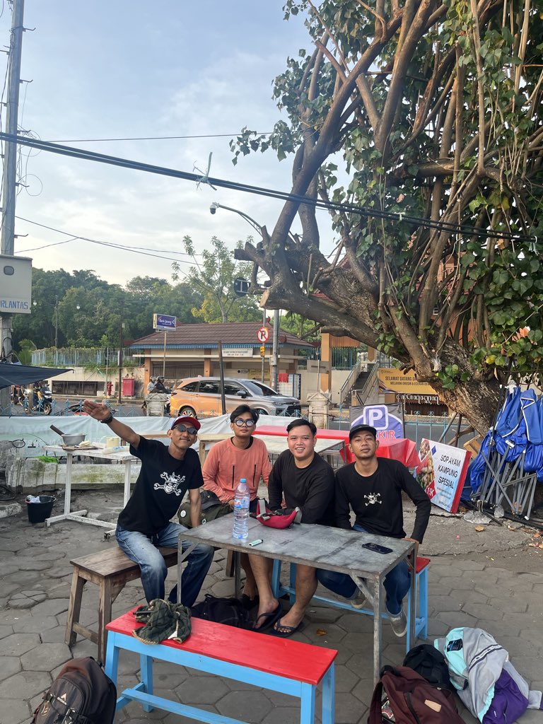 niko2000s_'s tweet photo. Sepak bola dan pertemanan adalah kombinasi sempurna yang menciptakan ikatan kuat melalui tawa, operan bola, dan kemenangan bersama https://t.co/0BMWRvmLSW