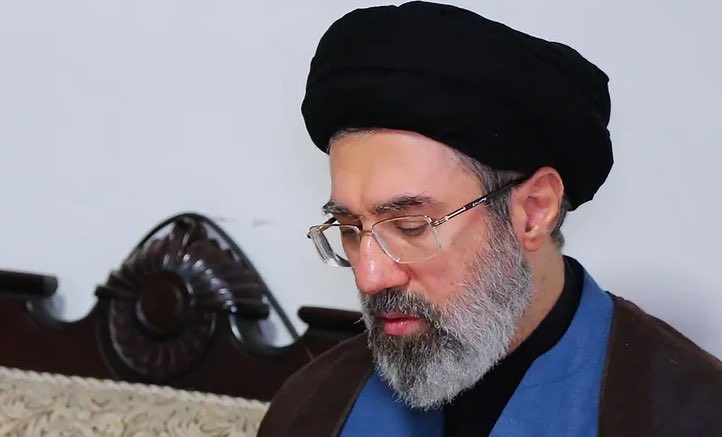 مجتبى خامنئي يوجه القوات الإيرانية بمواصلة العمليات العسكرية
