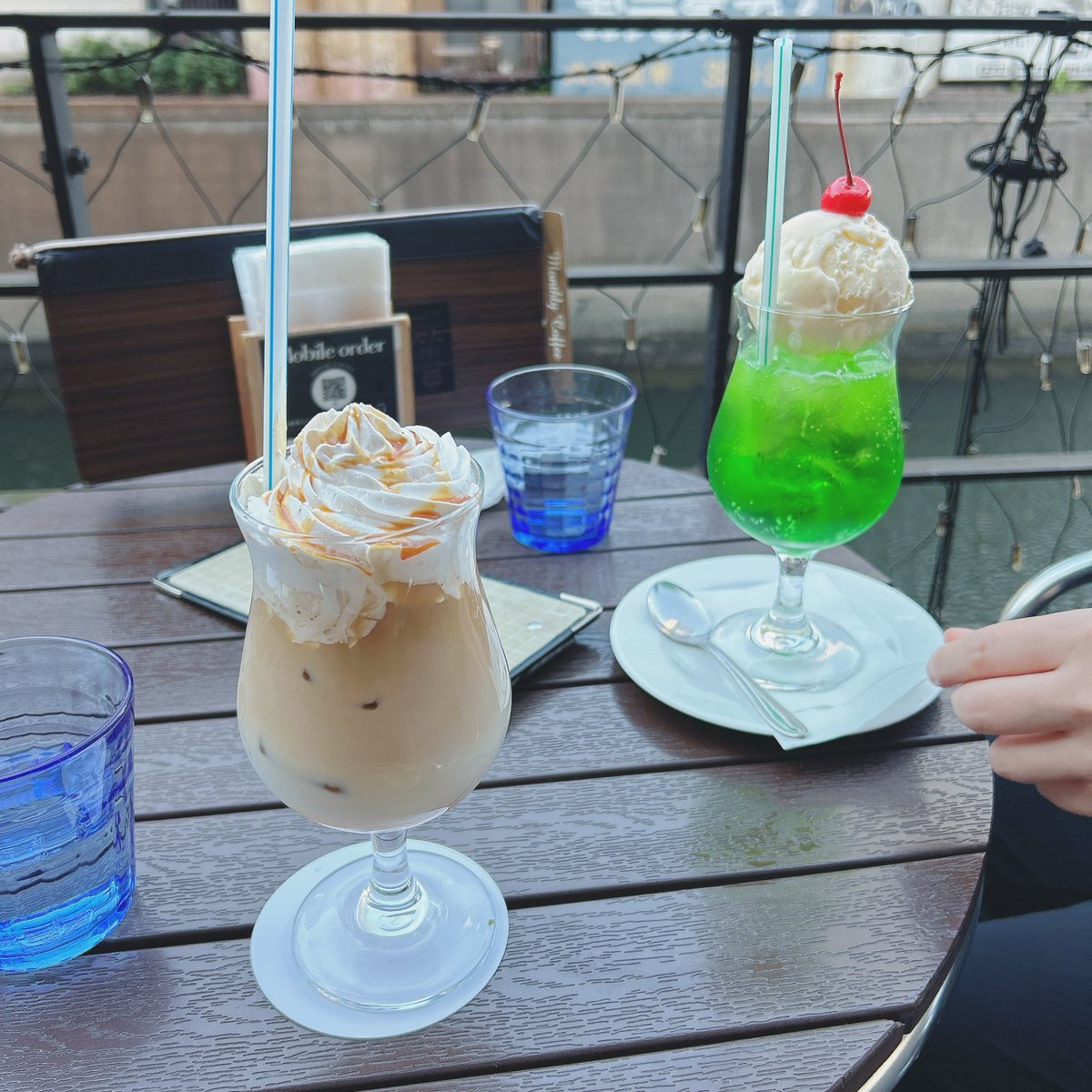 Shion_aji's tweet photo. トッモとお散歩ビンゴしながら御茶ノ水〜有楽町まで散歩して、焼肉してきた〜❕
心地良い昼下がりだったのと、良すぎる写真を連発し、いい焼肉も食らえたのでサイコ〜でした❣️
お散歩ビンゴおすすめ‼️ https://t.co/OZ5oHfgMYp