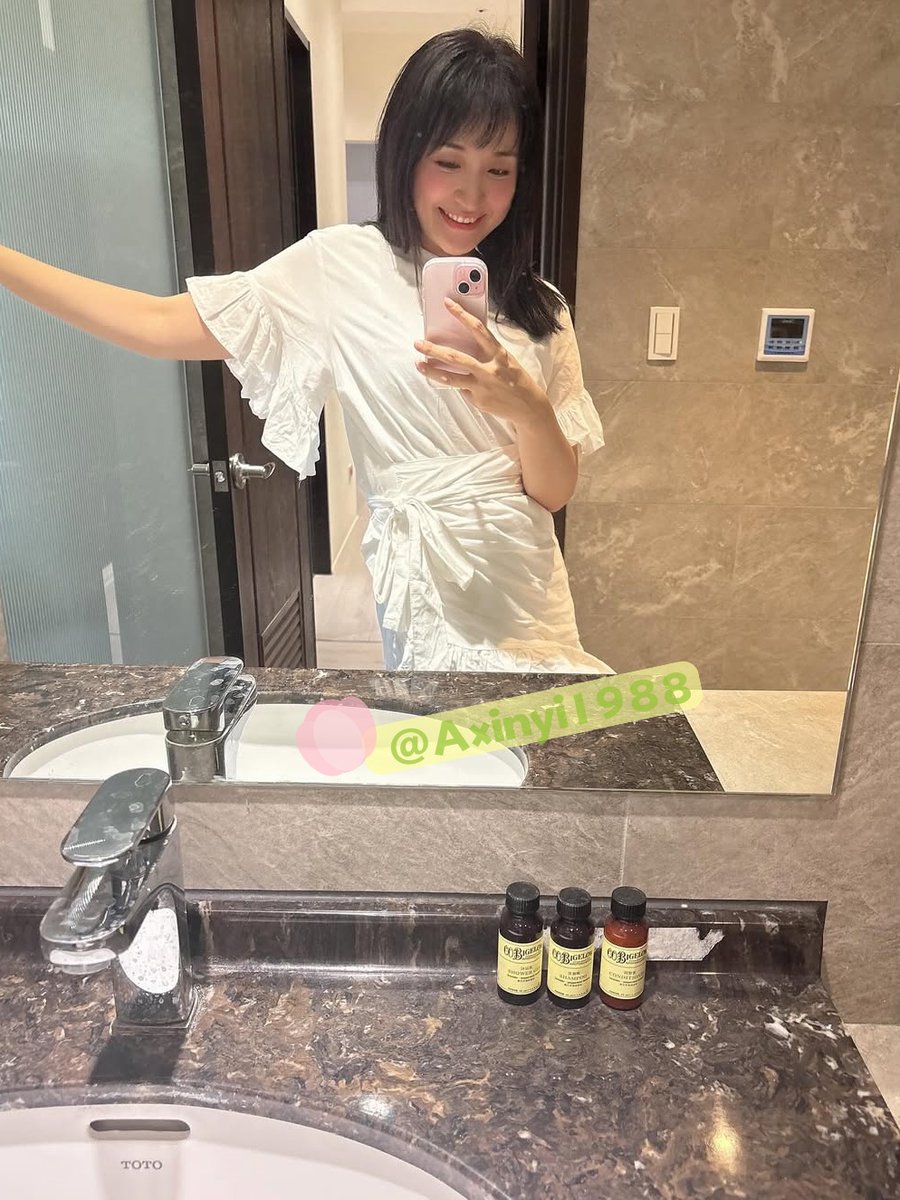表面是优雅的太太，
脱了白裙就是想被弄乱的少妇。
白色蕾丝已经准备好了……
周末，就该这么放纵自己，你敢来吗？ https://t.co/yBWcLX2kmw