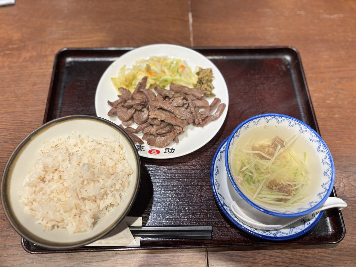 coco_h_h39's tweet photo. 母の日だから子供たちに会いに行きたかった…けど

思い通り願い通りいって何が楽しい♪だよね！

素敵なプレゼント🌷もらえたしこどもたちもきっと食べたであろう牛タンをご褒美に少しだけ自分を甘やかします😂

#happybirthdaymrchildren
#34thanniversary https://t.co/Qyu6J9Gltr