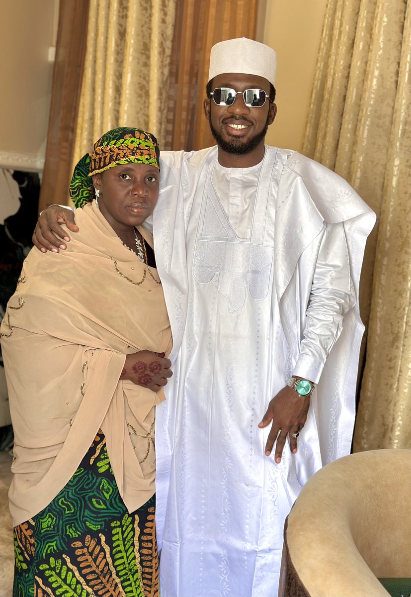 Two centuries apart. Still my super woman.❤️

Wa qul rabbirham humaā kama rabbayāni sagheera. 🤲🏽