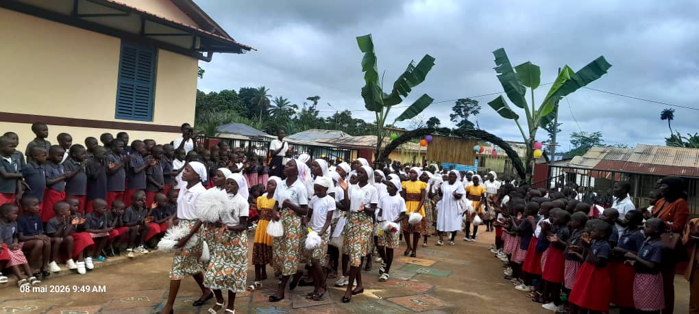 LaMilagrosaMok1's tweet photo. Fiesta de Santa Luisa en el colegio #lamilagrosa de #Mokom @Red_EQAp @EVHijasCaridadE @HijasCaridadEN @HijasCaridadEN https://t.co/u376LGsCO5
