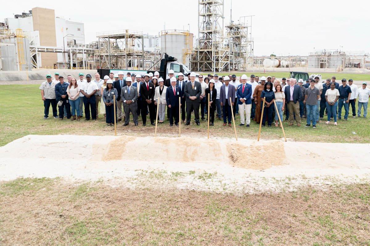 manusbio's tweet photo. On Friday, joined by HHS leadership and members of Congress, Manus broke ground yesterday on a new domestic biomanufacturing facility for artemisinin – the starting material for the world’s frontline antimalarial therapy – at its Augusta BioFacility.

This expansion brings cGMP capabilities to the site, combining biomanufacturing and flow chemistry under one roof to onshore U.S. production of critical essential medicines.

#MadeByManus #biomanufacturing #BioAlternatives #bioeconomy