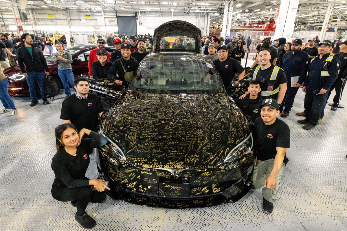 TeslaTracker tweet media