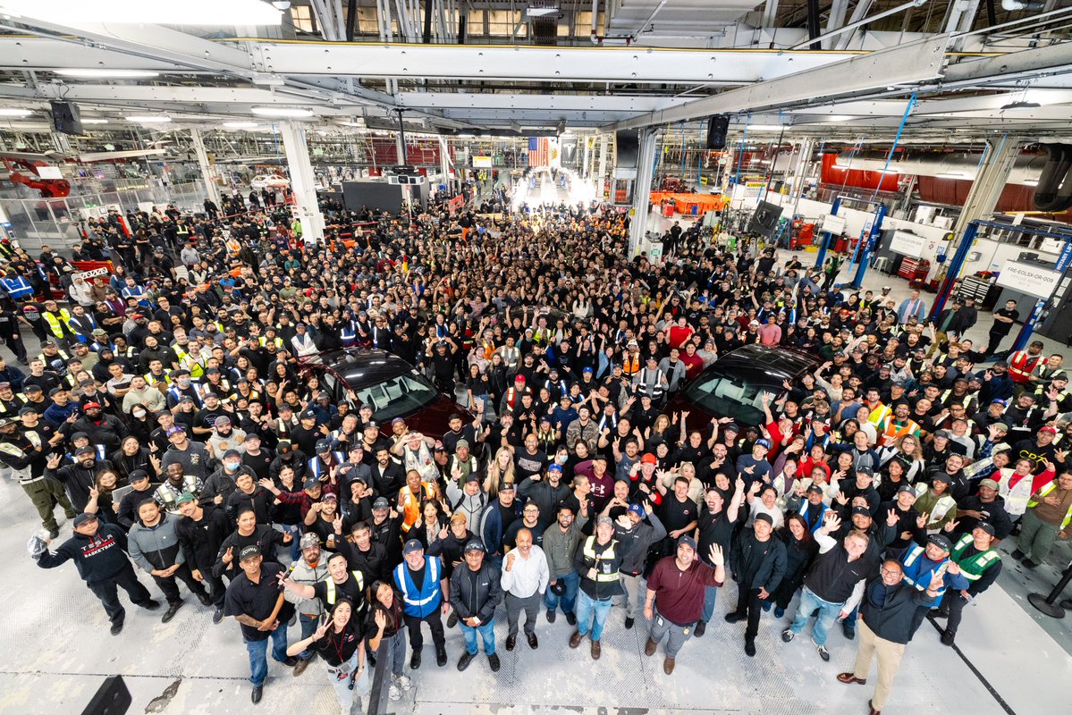 TeslaTracker tweet media