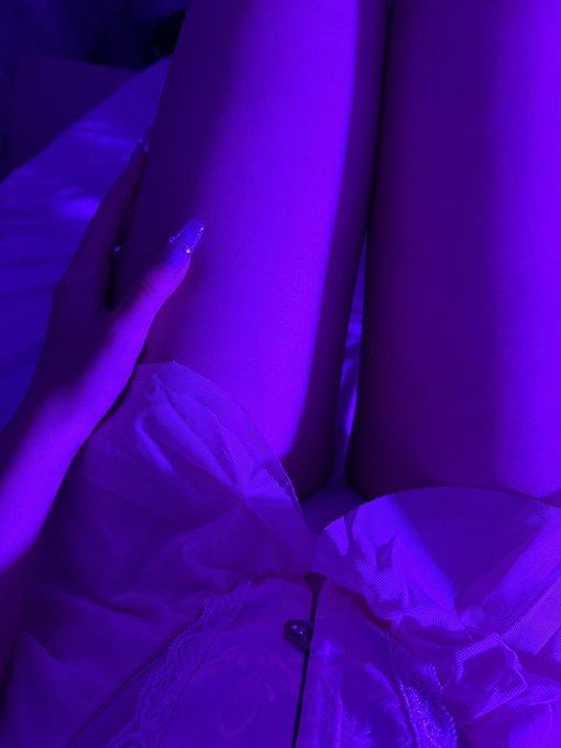 幻想被绑在公园长椅上，路过的人想操就操，完全不问我意见 https://t.co/aYm7qJa7QO