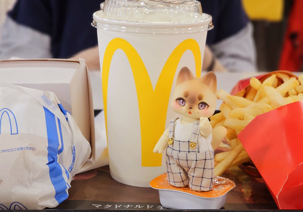 _vertmare_'s tweet photo. 🐱🌽 マックにゃよ〜！

#kumukuku
#もんもんい https://t.co/wrlvKKdFSa