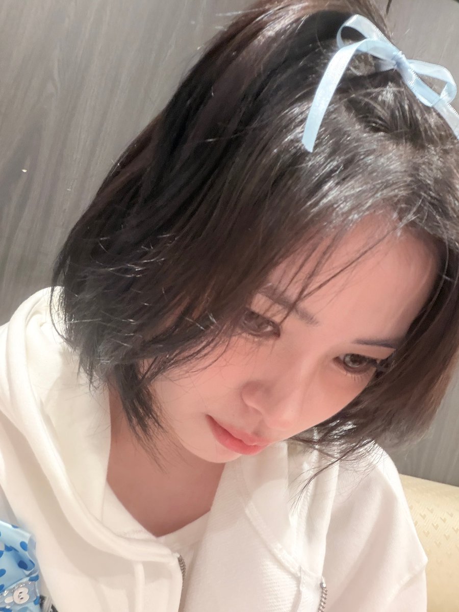 dailyryujins's tweet photo. shin ryujin on 🫧 today! https://t.co/fLJDRL2OWH