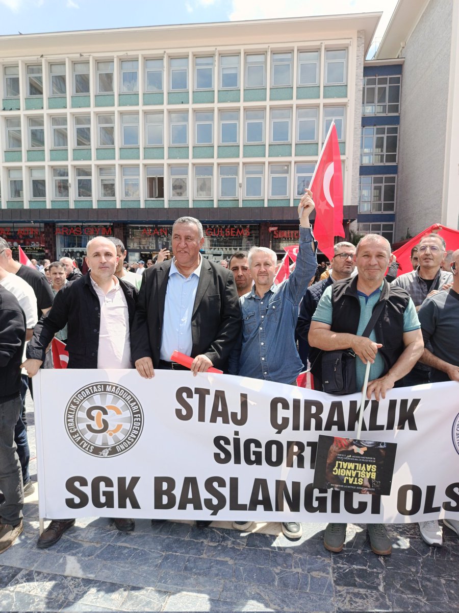 ErolYAZARRR's tweet photo. Vekilim @fethigurer Allah sizden razı olsun.
ADALET İÇİN, EMEĞİMİZİN HAK TESLİMİ İÇİN, GELECEĞİMİZ İÇİN  ANKARA'DAYIZ. @egehan689367235

#StajyerÇırakDiyorki
#SaraylarSizinUlusBizim https://t.co/yx3JuyXCwC