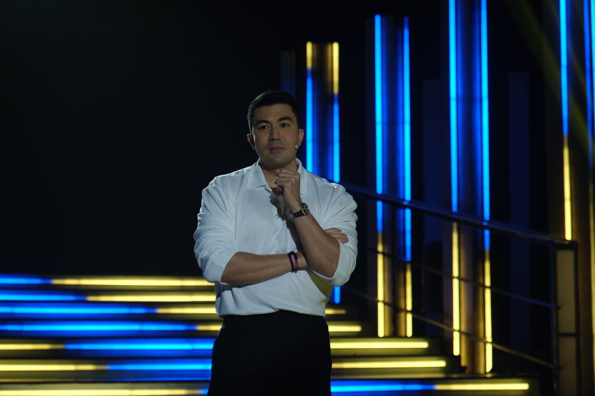 Kapamilya_DOND's tweet photo. Isa na namang maswerteng gabi ang hatid ng ating Pambansang Host na si Luis Manzano sa #KapamilyaDealOrNoDeal! #KDONDRave 💼☎️ https://t.co/vnZlJryCda