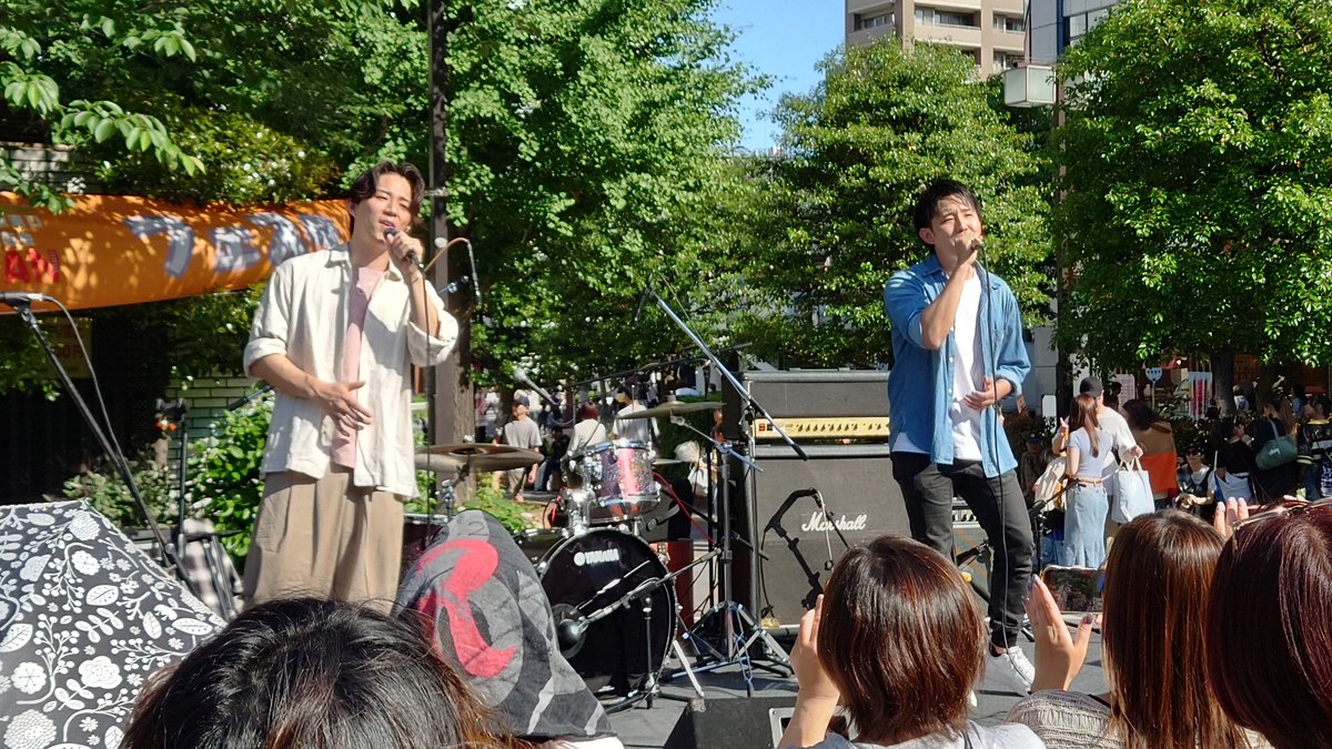 rhapsody_sp's tweet photo. ここ数年、ゴブサタだった
#REDCROWS #レックロ が
#大森ミュージックフェスタ 出演
…ということで

ちょうどいい時間🕒
たまたま都内にいたので
現地へサプライズ訪問🚃

ちょくちょく動画は見てたけど
やっぱり、
二人の生歌は最高だった🥰
#田烏大嗣 @REDCROWS_daishi
#鳥飼優太 @REDCROWS_yuta https://t.co/80oPG82Khq