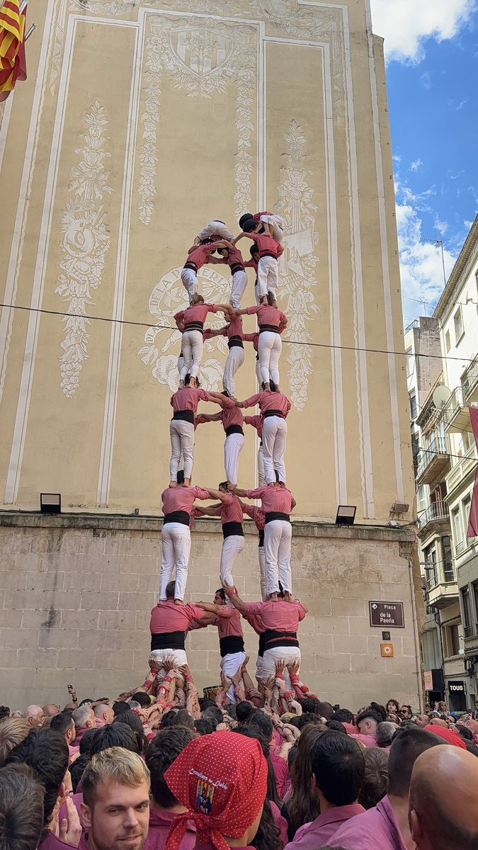 collavella's tweet photo. Comencem la Diada de Sant Anastasi, a Lleida, descarregant el 5d8!
#castells #collavella https://t.co/hWYEoYhrvF