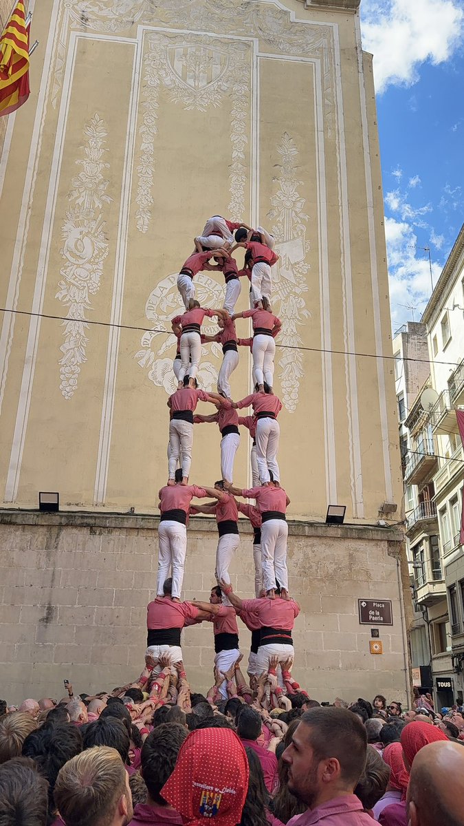 collavella's tweet photo. Comencem la Diada de Sant Anastasi, a Lleida, descarregant el 5d8!
#castells #collavella https://t.co/hWYEoYhrvF
