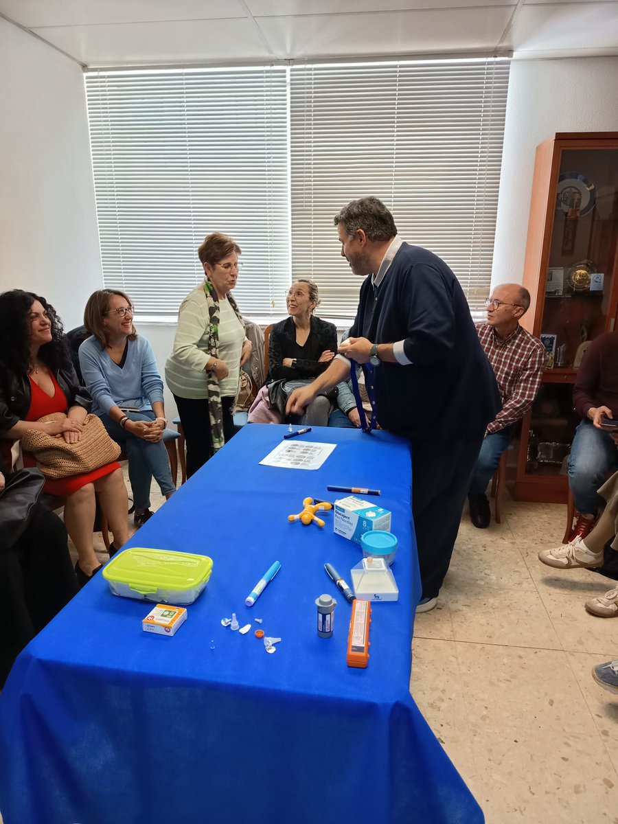 DiabetesFerrol's tweet photo. Onte aprendemos a importancia de rotar a zona onde inxectamos a insulina para previr as lipodistrofias e tamén como xestionar as hipoglicemias. 
Ambos temas, moi importantes para as persoas con diabetes.
#PrescribeAsociacionismoenDiabetes 
#EducarParaProteger 
#VidaConDiabetes https://t.co/zUb2stXFRW