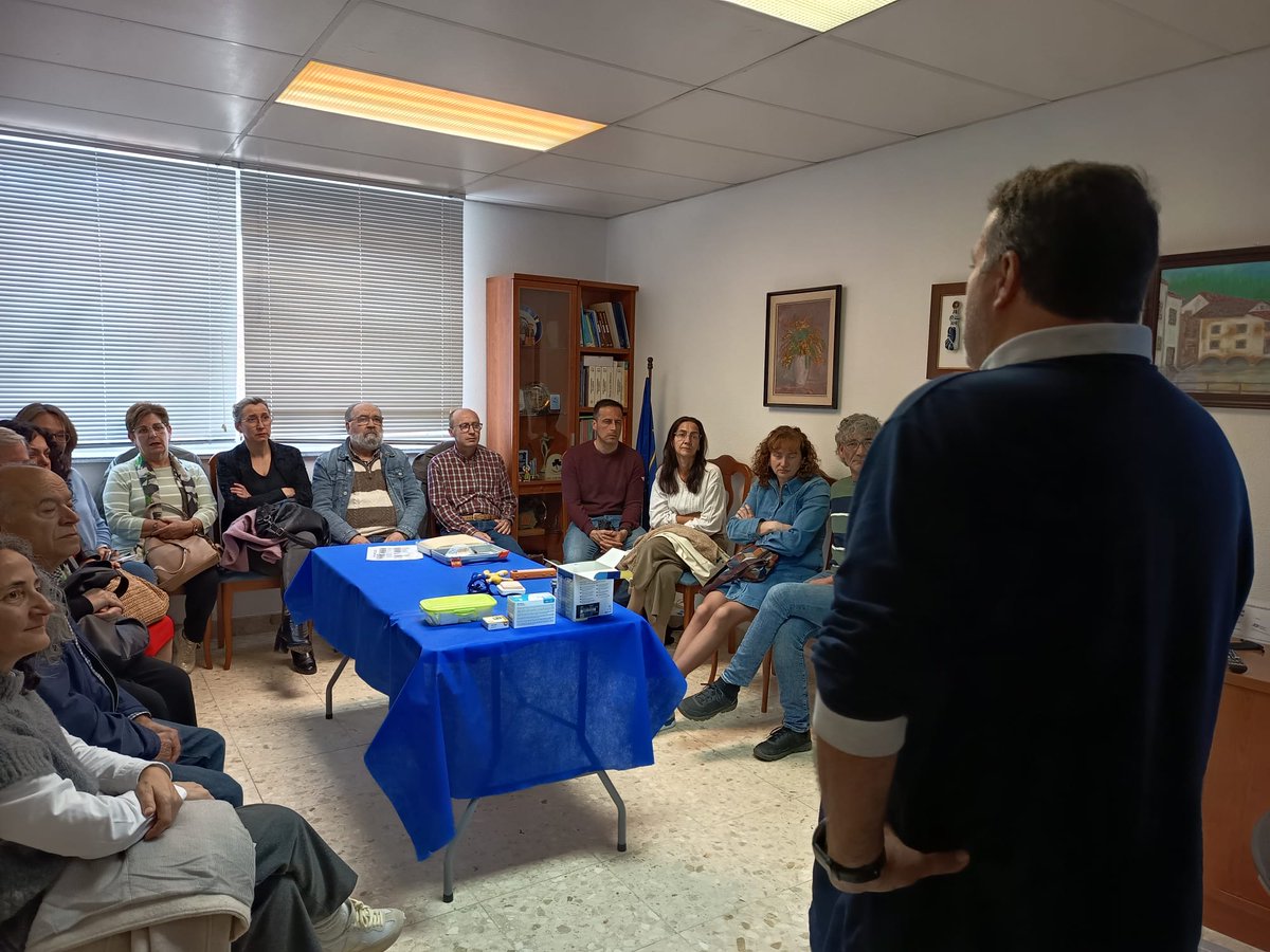 DiabetesFerrol's tweet photo. Onte aprendemos a importancia de rotar a zona onde inxectamos a insulina para previr as lipodistrofias e tamén como xestionar as hipoglicemias. 
Ambos temas, moi importantes para as persoas con diabetes.
#PrescribeAsociacionismoenDiabetes 
#EducarParaProteger 
#VidaConDiabetes https://t.co/zUb2stXFRW