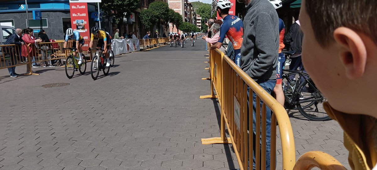 CiclistaFisgon's tweet photo. 3er paso del #trofeorobertinnova by @CcestellaL. Puntúa otra vez en la MV Nolan Babayou del @urtvelo64. 
@ccburundatxe @Aralar_TT @aurreraKE @Oriakotxe @GoierrikoTB @CCBerritxaco @CcErmitagana @IparraldeU19 @ccirunesteam @Hegotarrakteam @FordGarajeMode1 @ECiclistaZgz https://t.co/gNgWYZgEAe