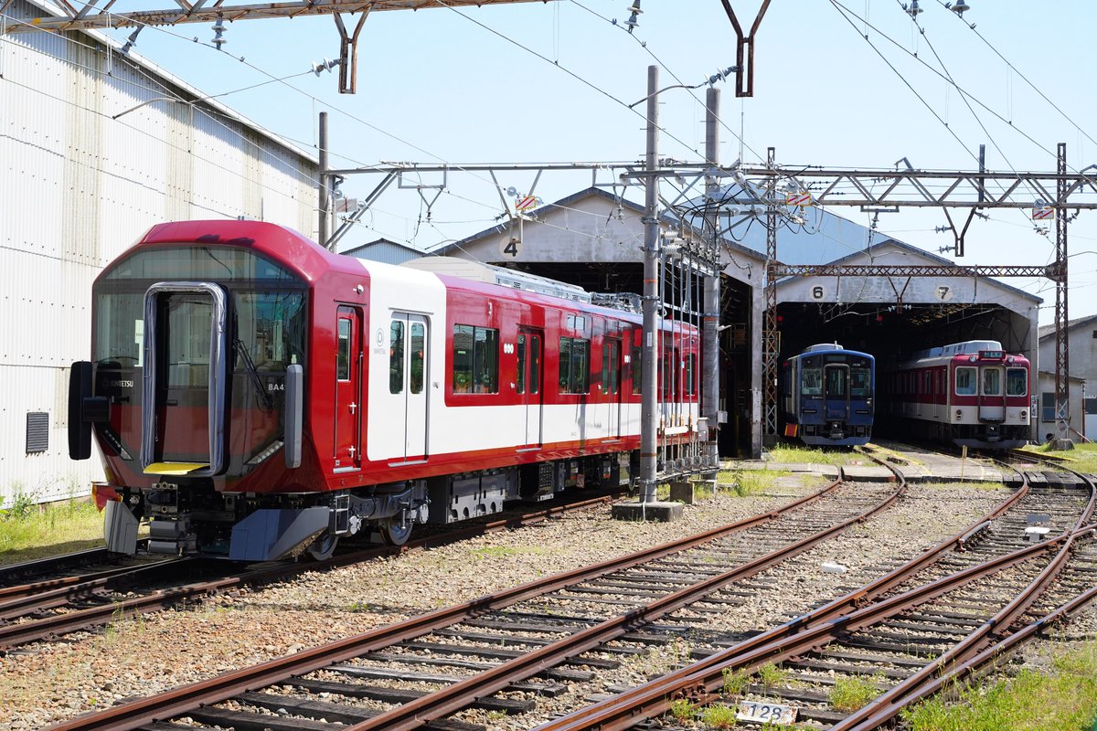 schiduru0408's tweet photo. 本日はお昼から高安へ行って、青い塗装になった1440系のVW38を撮影してきました。また、8A系の第23編成(8A423F)や廃車予定とされる2410系のW13編成に、南大阪線用の新塗装となった6400系車両の6502(Mi02)編成などもいました。#近鉄 #鉄道 #1440系 #VW38 #Mi02 #6400系 #電車 #高安 #2410系 #W13 https://t.co/MCe9ld1vC2
