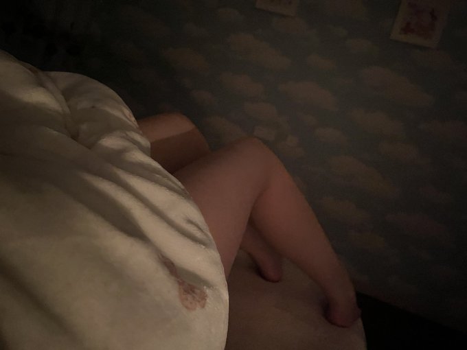 我现在自慰必须边骂自己是烂逼边弄，不然高潮不强烈 https://t.co/pYCPDt5gnf
