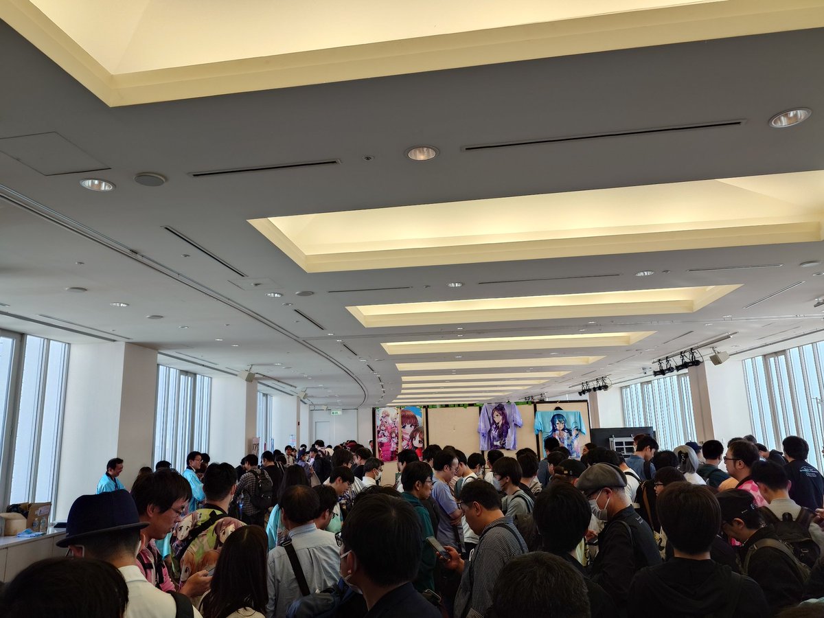 シン tweet media