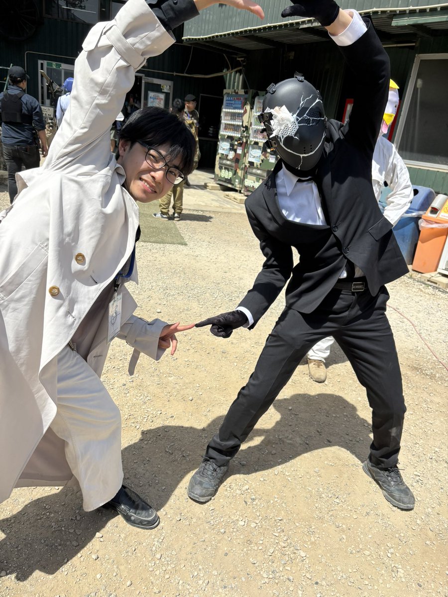 isseiTOMBO_cl's tweet photo. フュー…ジョン！！

先生と黒服、まさかの悪魔合体

黒服：@y_ganman4 様
#ブルアカファスガン https://t.co/Doy47lvW9g