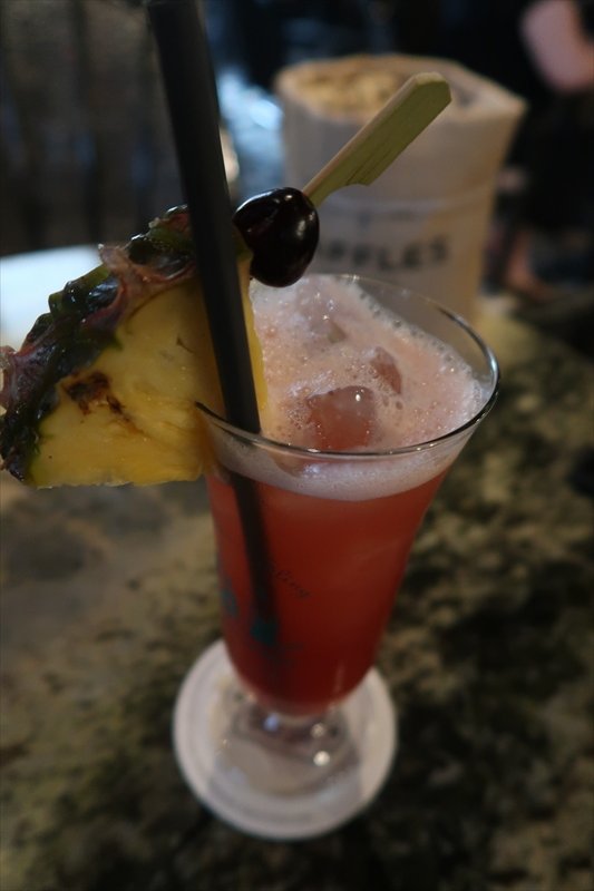 seitaro4's tweet photo. ラッフルズでシンガポール・スリングを 
「世界中どこのホテルやバーでも飲めるのだが、なぜか色合いも味も、このラッフルズ・ホテルのものとはちがうという。バーテンダーによれば、ひとつだけ秘密を明かしていないためらしい......
https://t.co/BgmVtPyxBR https://t.co/mh6pL1HE8d