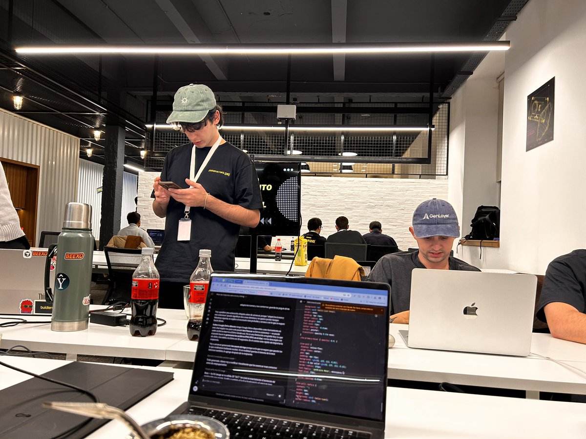 _tomidelu's tweet photo. Día 2 de la @platan_ventures hackathon.

Vine a divertirme, no a ganar. Y fue justo eso: me cagué de risa, conecté con colegas que veo todos los días por X, y conocí gente nueva.

Es el mindset que me copa para estos eventos. Entiendo al que viene a competir, pero no es lo que más disfruto.

Igual, banca total del team 20 (@joaquinggs y @juana_en_beta) — fluyó todo y armamos un mega producto.

Sin buscarlo, creo que tiene chances de podio. En un rato la demo. Momento de la verdad.