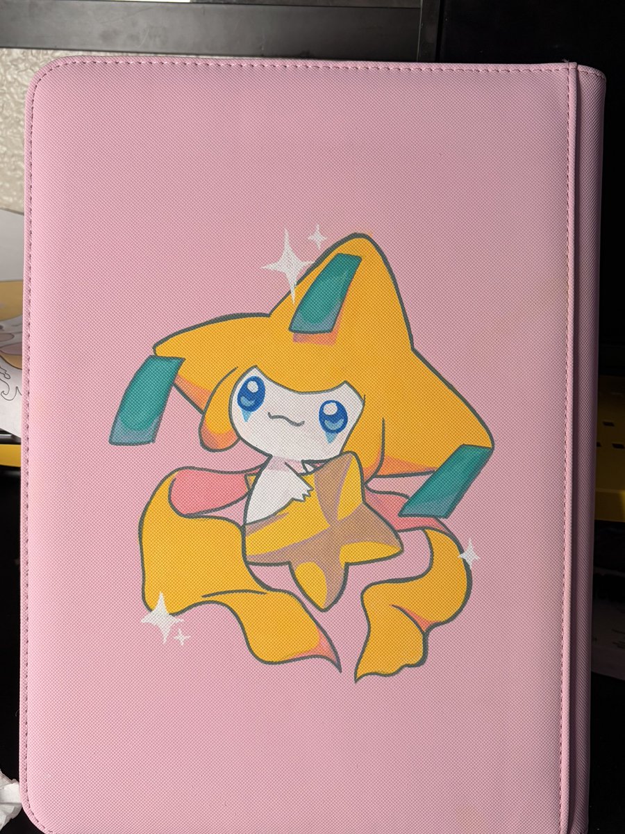 JiuXi3e's tweet photo. BINDER REVEAL!!!~✨❤️🔥 I’m doing Custom Orders if anyone’s interesteddd✨✨
#Pokemon #PaintedBinder #commissionsopen #TCG https://t.co/0odIOTMUgN