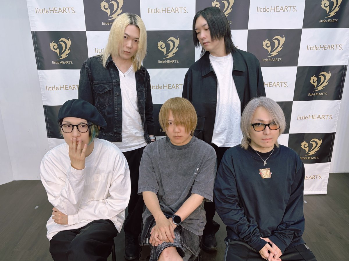 littleHEARTS. tweet media