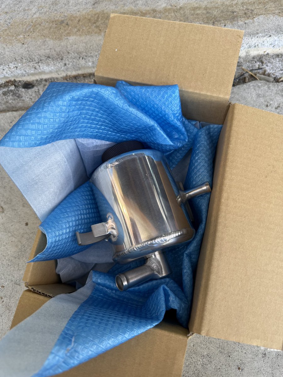 引き取り手決まったんで、荷造り中。 引き取り手決まったんで、荷造り中。