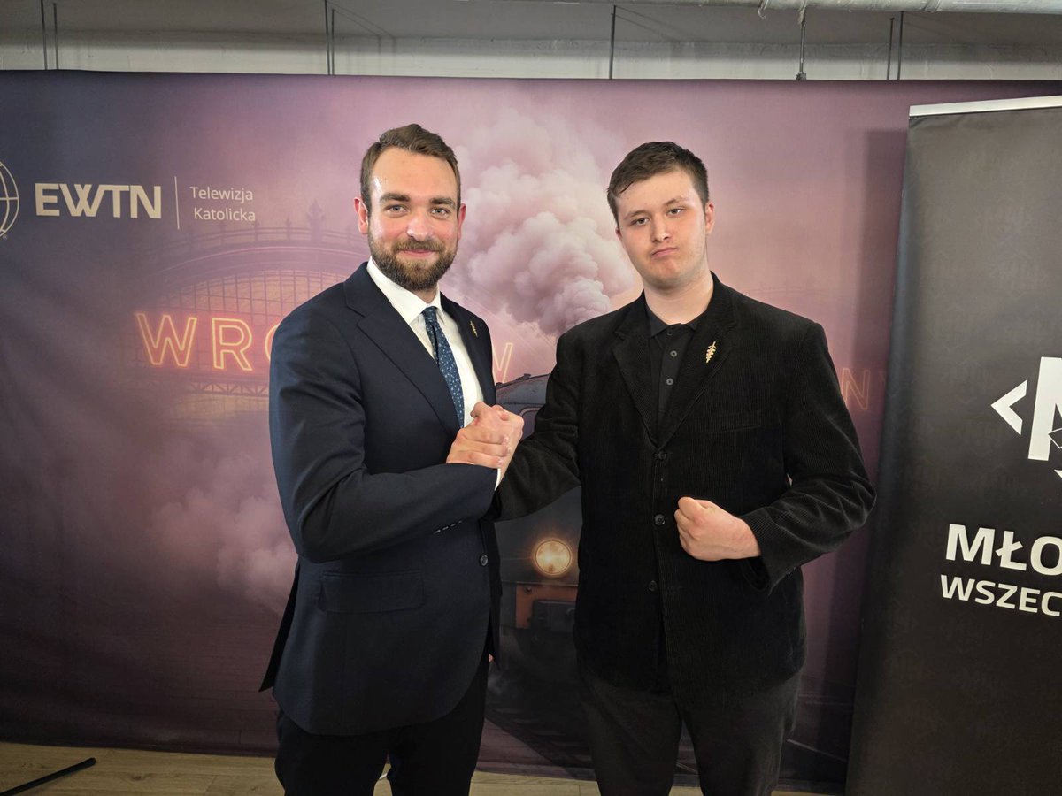 IwinskiWalczak's tweet photo. Wczoraj byłem obecny na Zjeździe Okręgu Dolnośląskiego @MWszechpolska

🤝🏻Gratulacje dla zaprzysiężonych działaczy, wybranego Zarządu Okręgu z kol @Kaim_Krzysztof9 na czele, Zarządu Koła Wrocław z kol @AdrianKochan2 na czele i Zarządu Koła Świdnica z kol. Cyprianem na czele!

CWP! https://t.co/qrO0NbZPyR