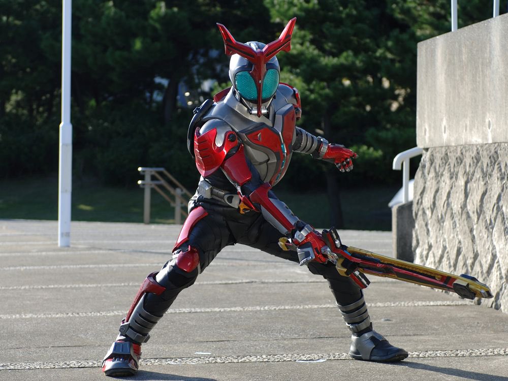 Hyper Kabuto is a really good final form design. Having the clock up form be the suit be opened up armor is so cool.