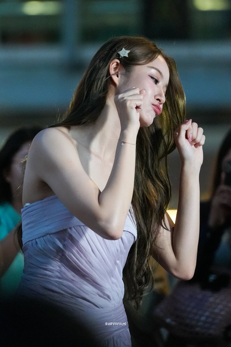 พี่เค้าสวยยยยยย.. แต่เค้าก็อุ๋มมากด้วย ระวังโดนจับตุ๋นนะ 🤍🤏🏼🥺