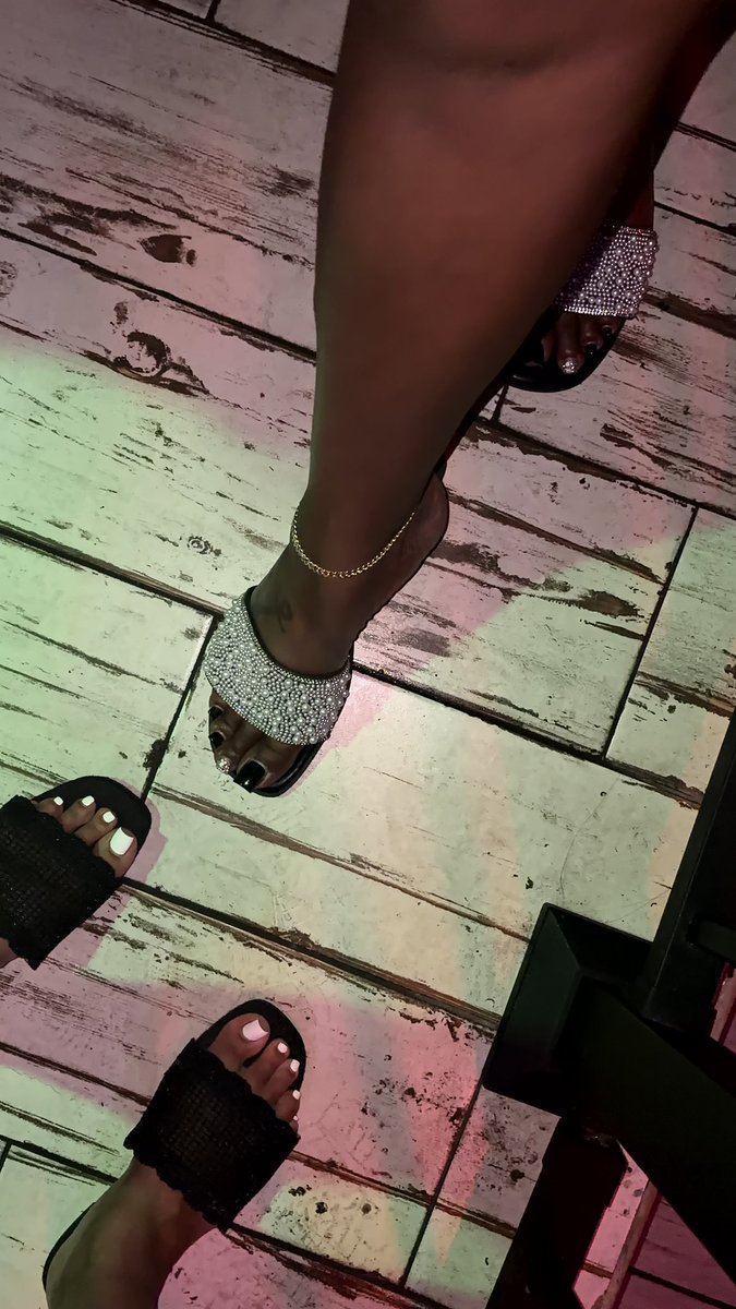 BadassEniola's tweet photo. Me and my bestie out having a good time and some good drinks 🦶🏼💦💗👅 #feet #foot #toes #fetish https://t.co/i0XpRFwByZ