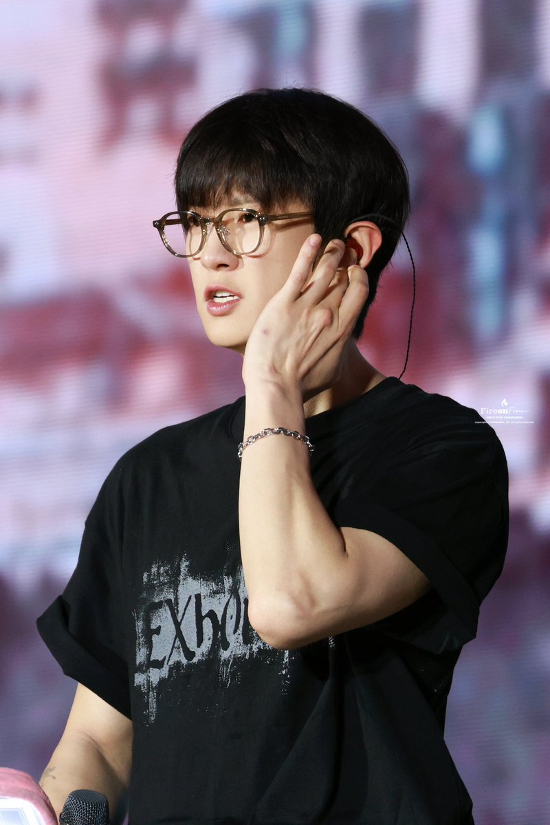 Fireonfire_CY's tweet photo. 260425 EXhOrizon in Ho Chi Minh
#CHANYEOL #찬열 #EXhOrizoninHCMC https://t.co/Md2fPMHeBF