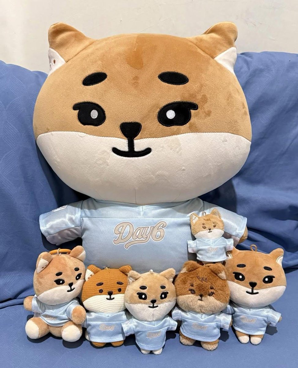 bymydollssss's tweet photo. [HELP RT] OPEN ORDER

DAY6 THE DECADE JAPAN JERSEY
WONPIL T-SHIRT

🇮🇩 https://t.co/knyptX7Bca
🌎 https://t.co/IpKWbCen6K
order period :~2026.05.18
Size : Denimalz, Petit, Plush Petit, Bag Charm, Petit mini 7cm, Giant Denimalz &amp; Petit

GO >> DM please 💙

#데이식스 https://t.co/8oWxgjUuyk