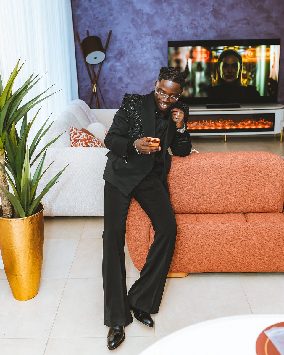 Bigg_paradise's tweet photo. Meet your lead promoter of “Shoulder” by Medikal X Shatta Wale X Beeztrap. 

Shoulder bagged 4 awards. I’m forever grateful,@Medikalbyk for giving me the space to put down the rollout for the promotion of that particular project. https://t.co/YWsxokhnVY
