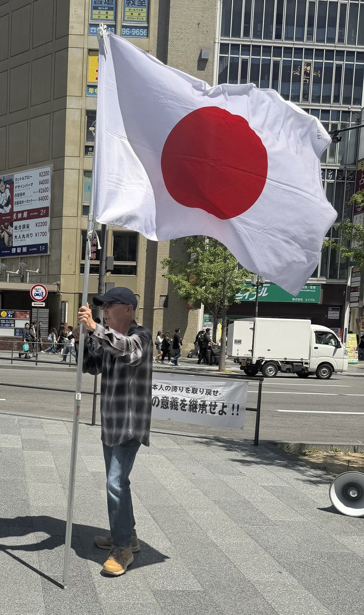 giyuugun_killer's tweet photo. 本日の定例街宣は無事終了致しました。
日本国憲法と自衛隊をお題にして各同志にお話しさせて頂きました。
お疲れ様でした。 https://t.co/pLscs2LPAr