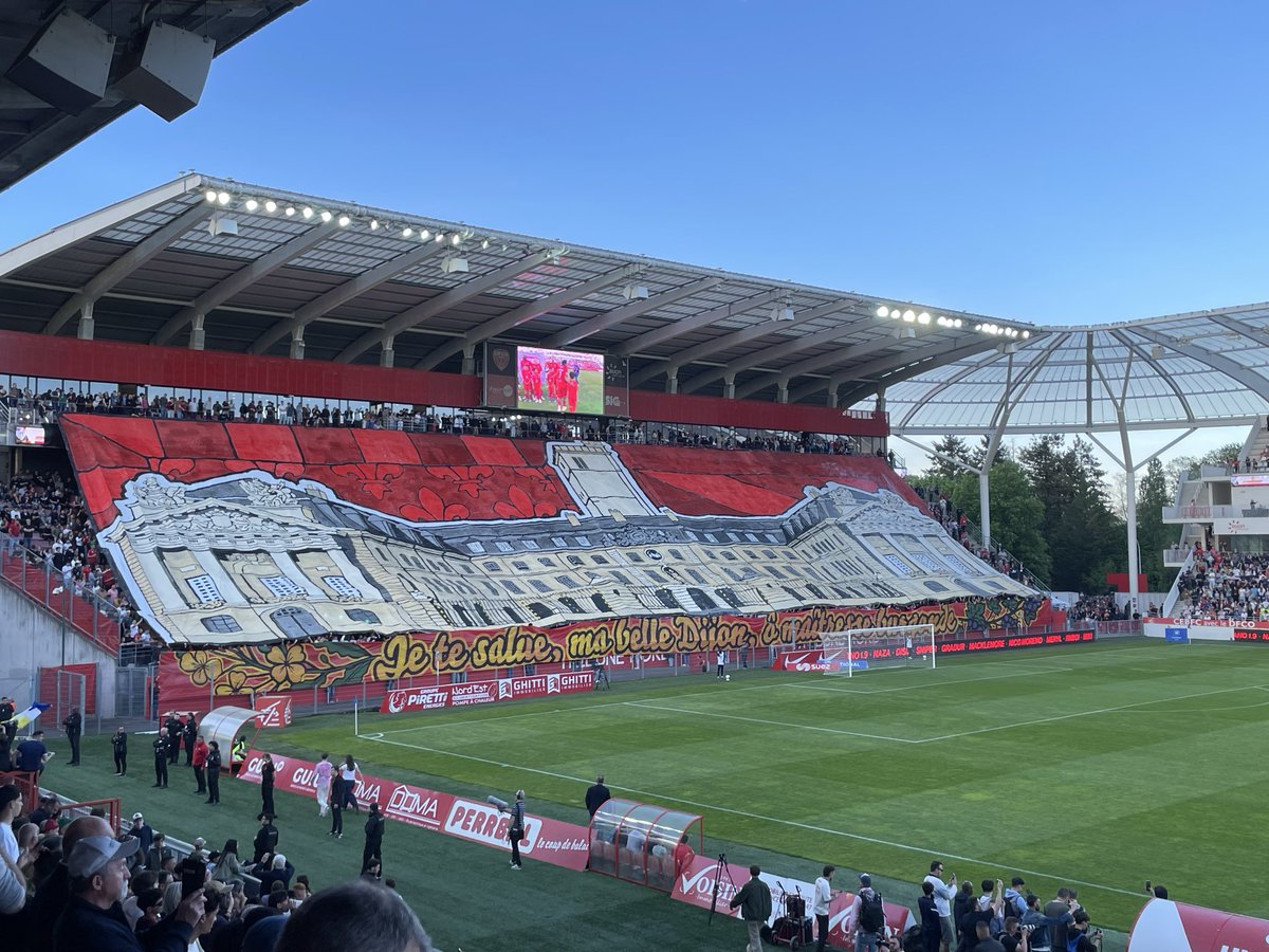 AxelSibert's tweet photo. Un club professionnel, quel que soit le sport, est avant tout une entreprise qui produit du spectacle et des émotions, c’est comme cela qu’il produit de la richesse. Le Président @phdeballon l’a parfaitement compris. Le DFCO procure à nouveau des émotions. https://t.co/hn3hG0rRUk