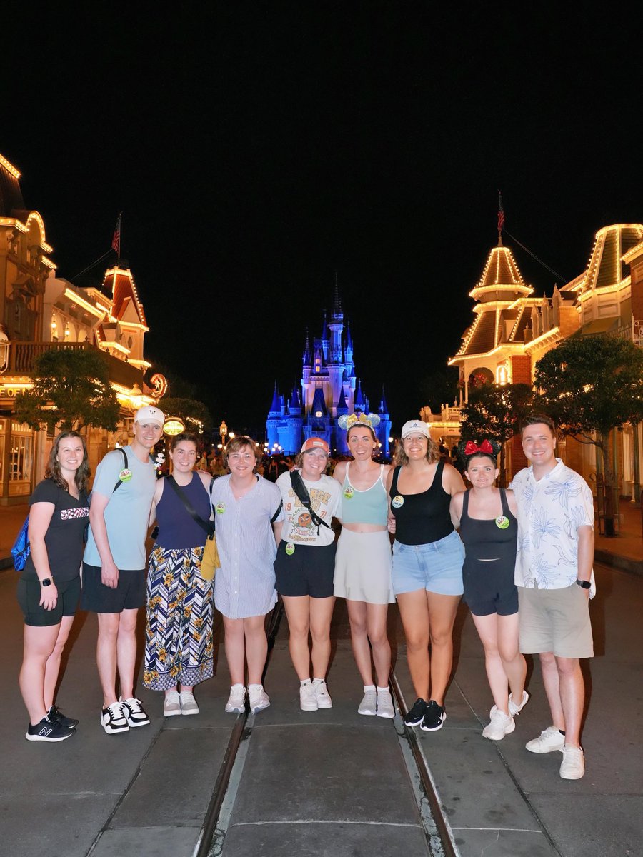 devinmartintv's tweet photo. A very enjoyable night at Magic Kingdom ♥️🏰 https://t.co/V7M5yVhOXT