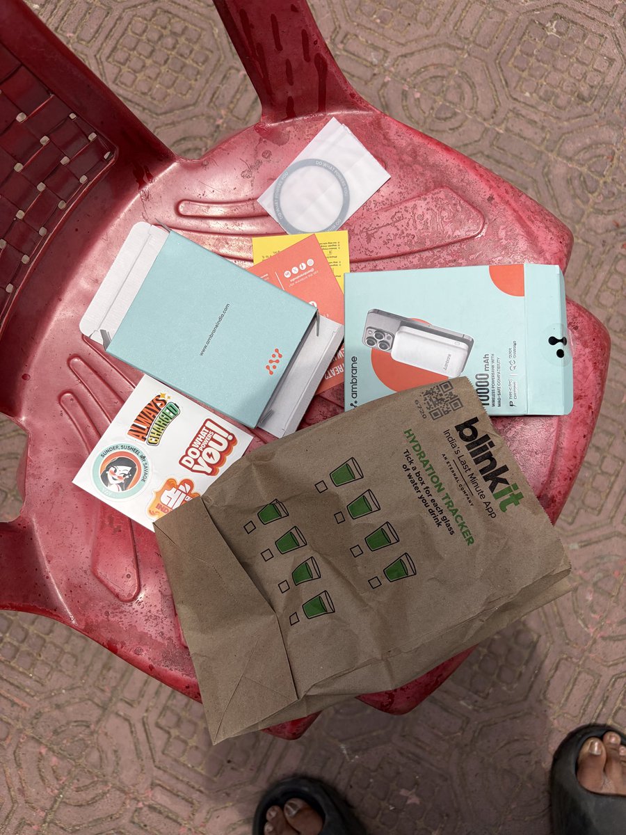 OmkarNanda7's tweet photo. @letsblinkit @blinkitcares @zomato @zomatocare i ordered an ambrane powerbank and received empty parcel. Upon complaining, your agent told it was delivered in perfect condition. The one who delivered me , works for swiggy instamart aswell and got it delayed https://t.co/yBlInrviQM