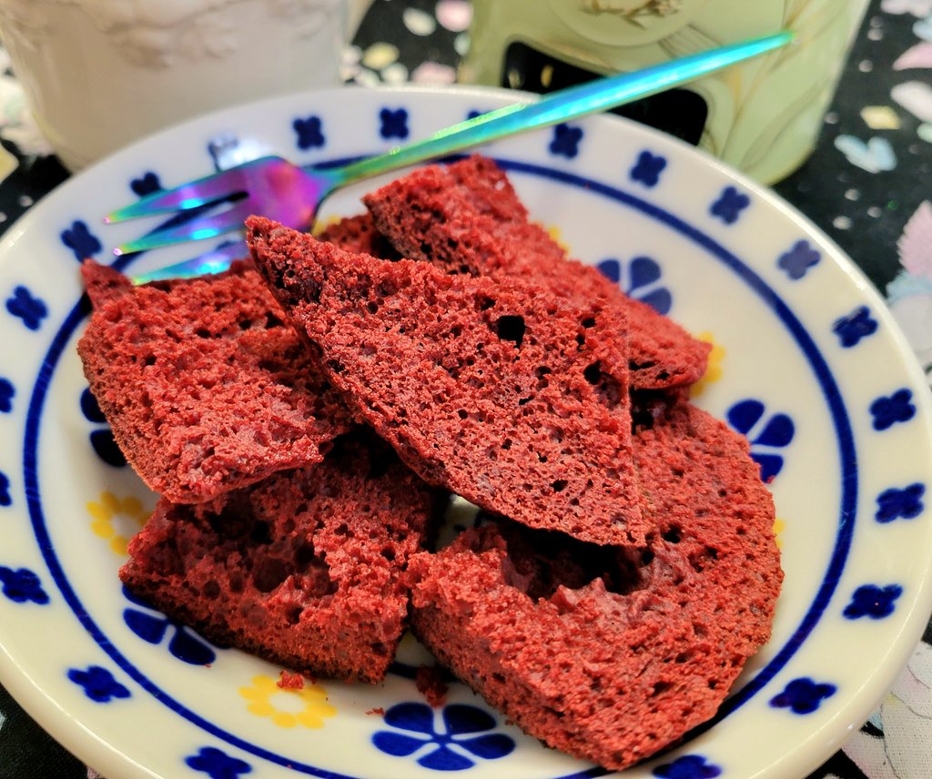 💖レッドベルベットケーキ進捗🎂 ベルベット、だけに 今日はカメリアの