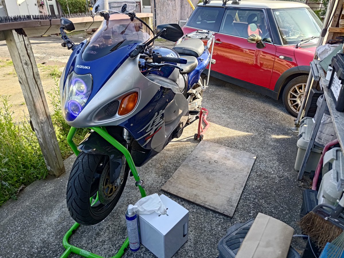 VTR250w's tweet photo. オイル交換とチェーン清掃と洗車をする！ https://t.co/eOeeSo9fGr