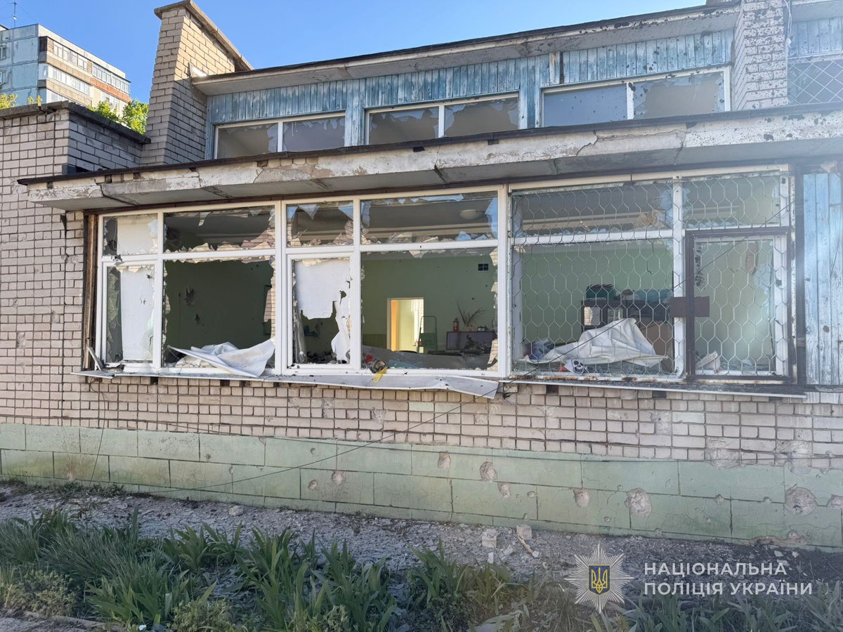 Через російські обстріли на Запоріжжі одна людина загинула, ще троє поранені: поліція документує наслідки воєнних злочинів рф

Наш телеграм-канал:➡️ t.me/police_zp_news…

#НПУ #поліція_Запоріжжя #обстріли #документування #воєнні_злочини #поліція_на_війні #stoprussia